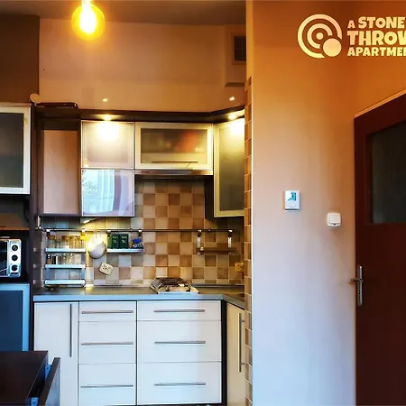 A Stone'S Throw Apartment-2